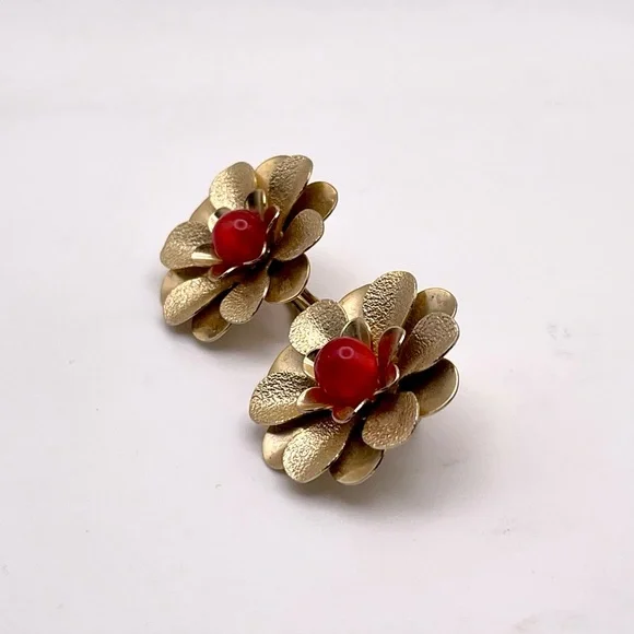 Cute Vintage Sarah Coventry Exotic Flower Clip Earrings Gold Tone Red Moonglow - Picture 6 of 12